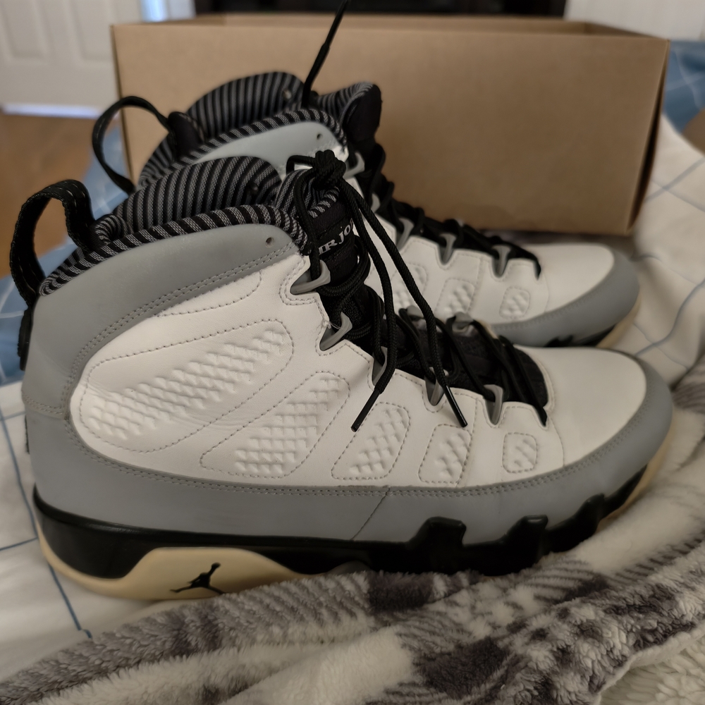 Air Jordan Retro 9 Sneakers - White and Gray